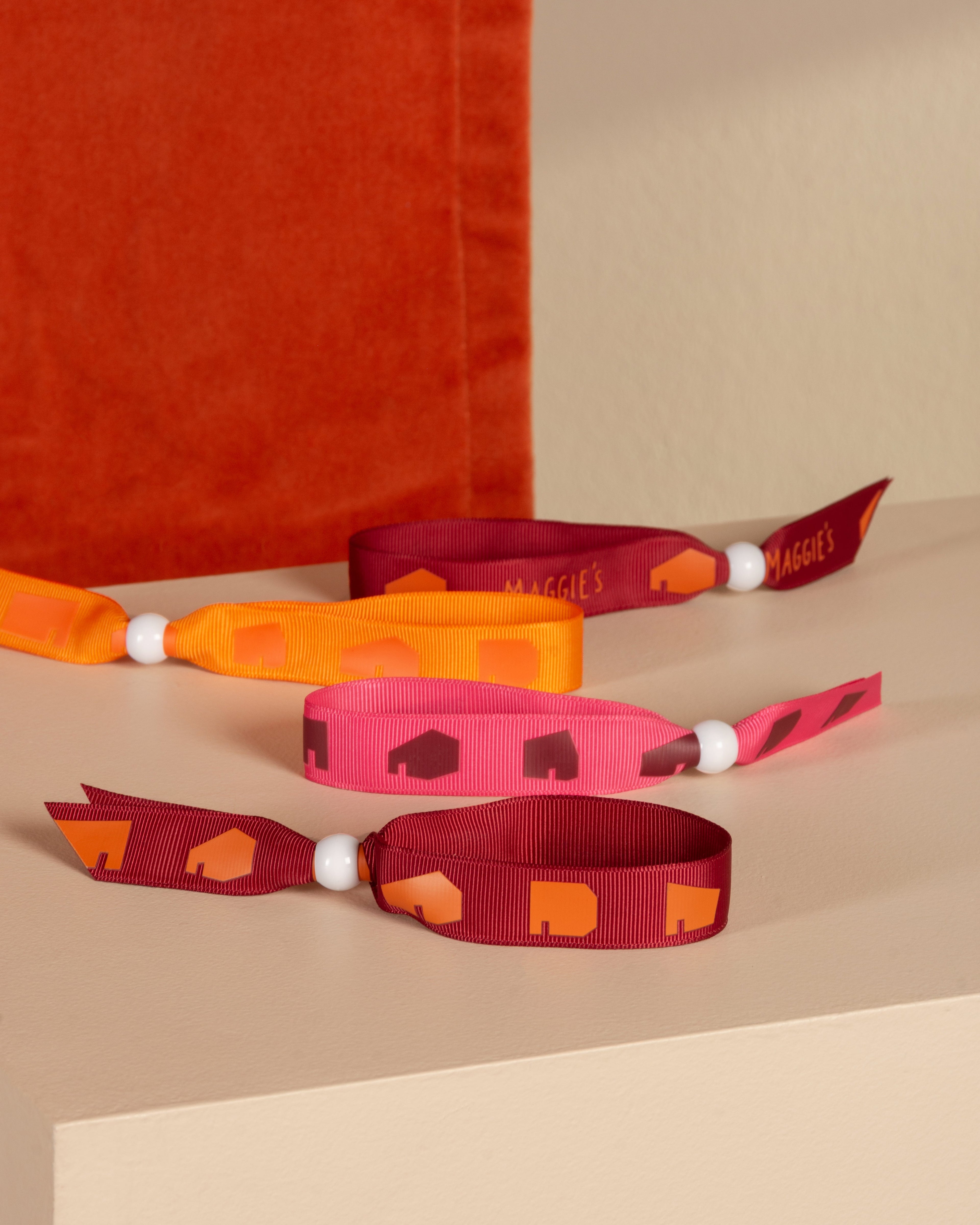 Armbandje - rood - logo